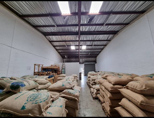 192M² WAREHOUSE TO LET IN CROWN